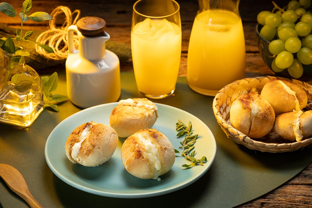 Zinho lança linha inédita de pães recheados em co-branding com grandes marcas Nova categoria une praticidade e indulgência em cinco sabores, entre doces e salgados, desenvolvidos com Nestlé, Tirolez, Aviação e Catupiry