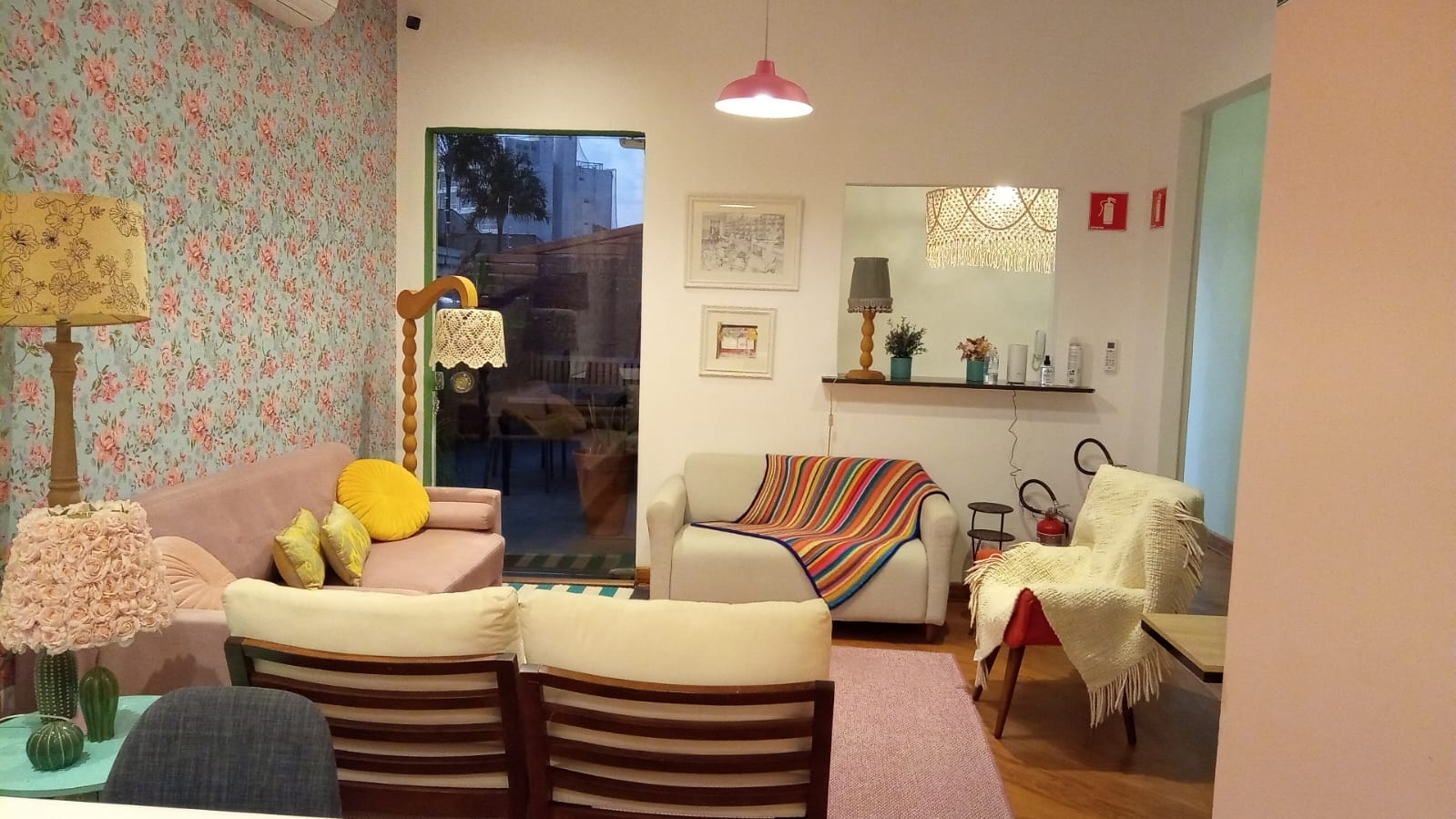 Ação solidária oferece kits gratuitos para voluntários interessados em confeccionar peças de inverno, que serão doadas à ONG “A Gente Ajuda”